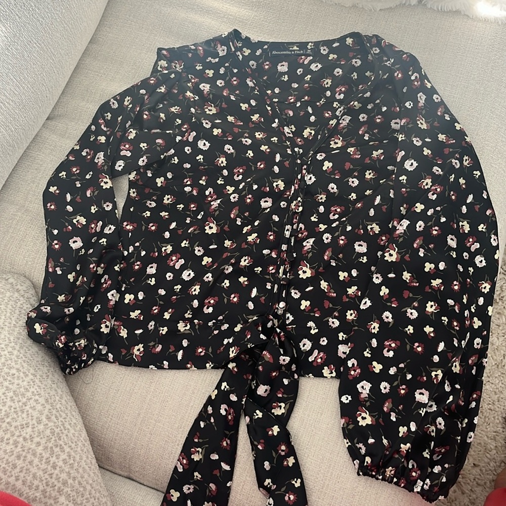 Abercrombie & Fitch Tie Front Crop Top Black Satin Puff Sleeve Floral Medium